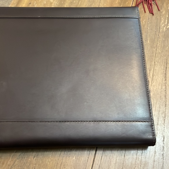 Cutter & Buck. Satchel. Very nice. Mahogany color. Excellent condition - Picture 2 of 7